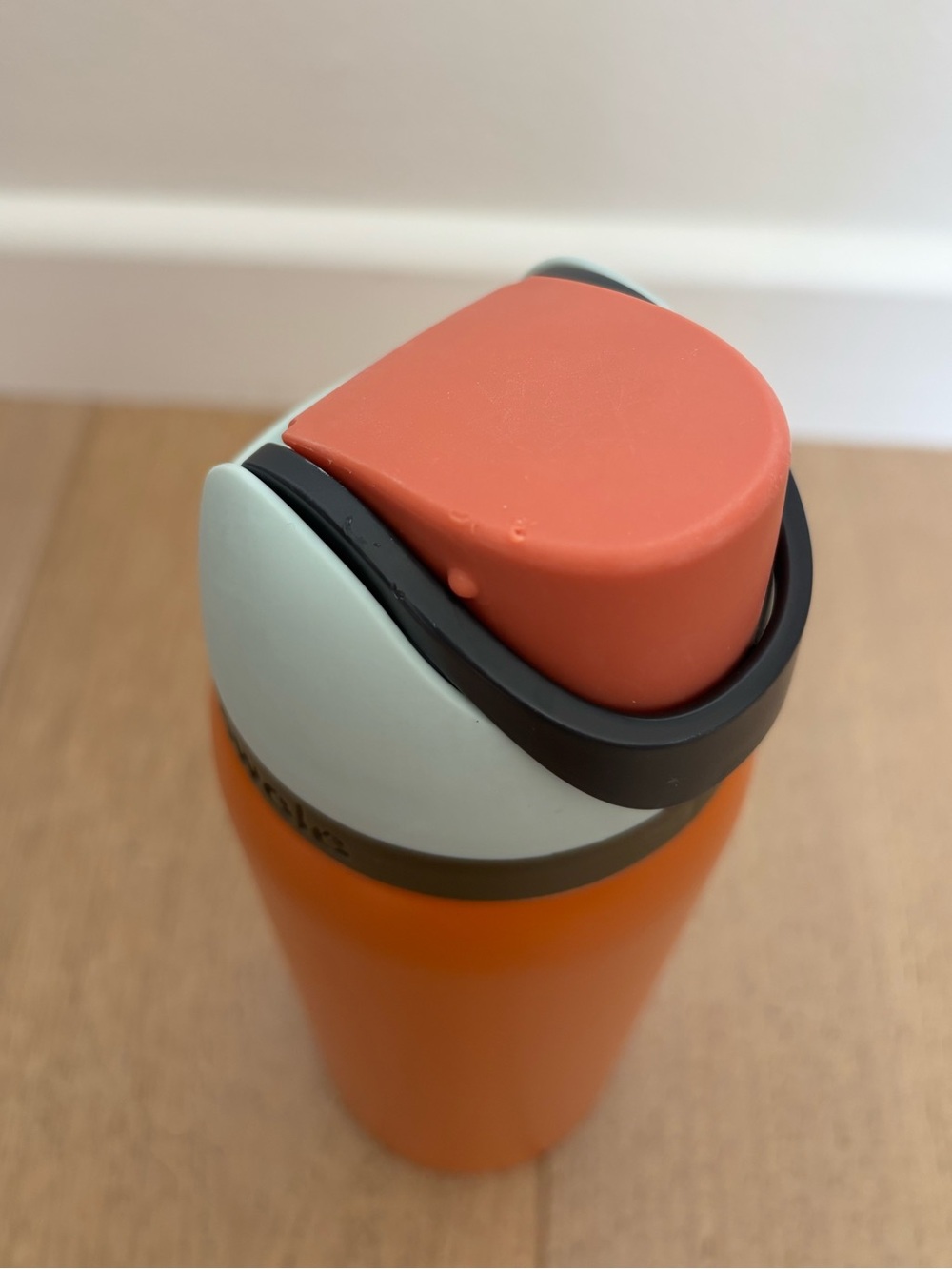 Owala 32 oz Freesip in Orange - Picture 2 of 6